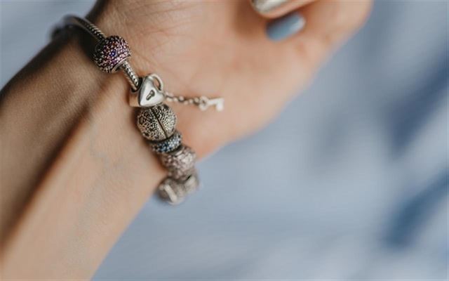 Hvem sagde at smykkets lås skal være kedelig?