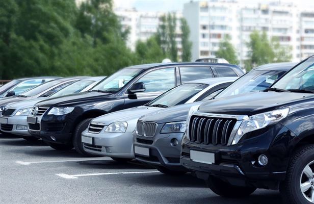 Sådan kan du gøre livet nemt med en elektronisk parkeringsskive fra Av-Cables.dk